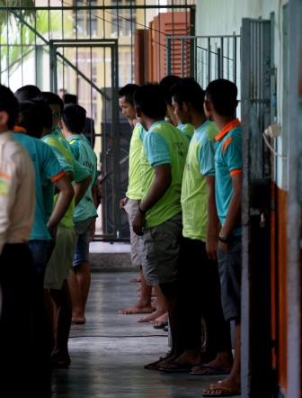 Even the process of afternoon roll call at Tangerang Juvenile Prison is made haphazard by overcrowding - Leopold Sudaryono 1Sudaryono resized