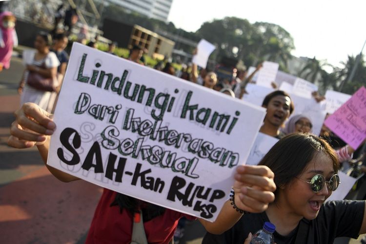 ‘Lindungi Kami dari Kekerasan Seksual. Sahkan RUU PKS’ / ANTARA FOTO/Hafidz Mubarak A